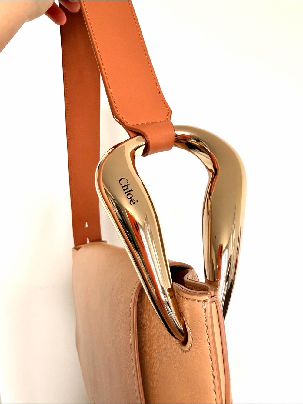 Chloe Kiss Sandy Beige Leather Hobo Bag - Picture 6 of 16